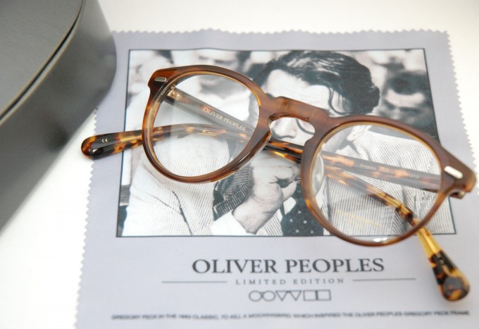 メガネケースに小傷ありますオリバーピープルズ Oliver peoples